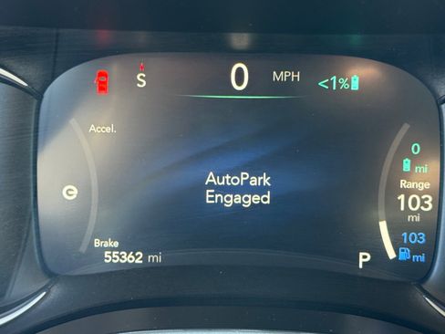 Used 2023 Chrysler Pacifica Touring-L image 35