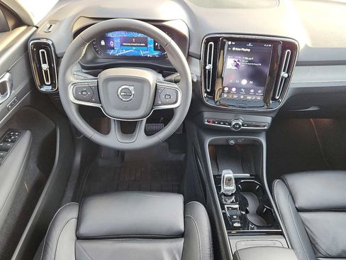 Certified 2023 Volvo XC40 B4 Plus w/ Driver Assist Package FWD image 11