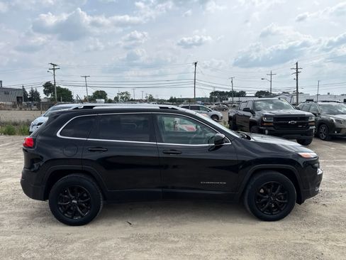 Used 2015 Jeep Cherokee Latitude w/ Cold Weather Group AWD/4WD image 9