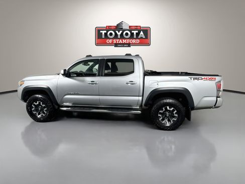 Certified 2022 Toyota Tacoma TRD Off-Road w/ Technology Package AWD/4WD image 4
