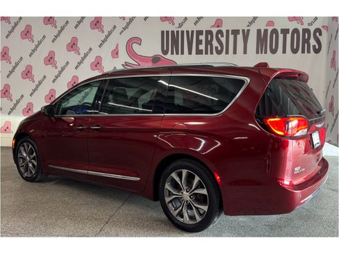 Used 2017 Chrysler Pacifica Limited FWD image 12