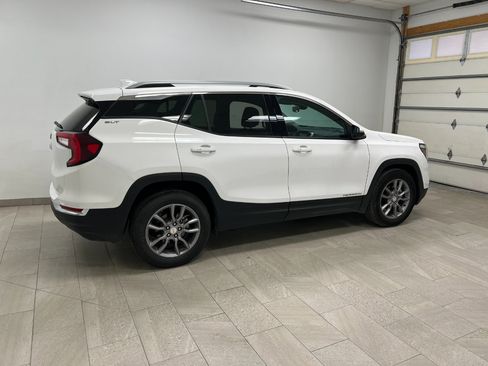 Used 2024 GMC Terrain SLT image 15