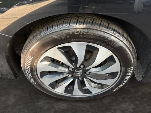 Used 2017 Honda Accord Hybrid Sedan image 38