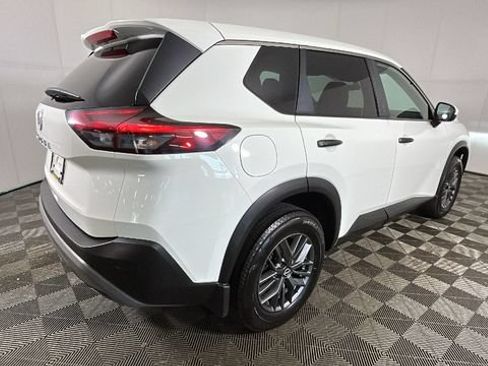 Used 2022 Nissan Rogue S FWD image 3