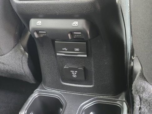 Used 2020 Jeep Wrangler Unlimited Sahara image 33