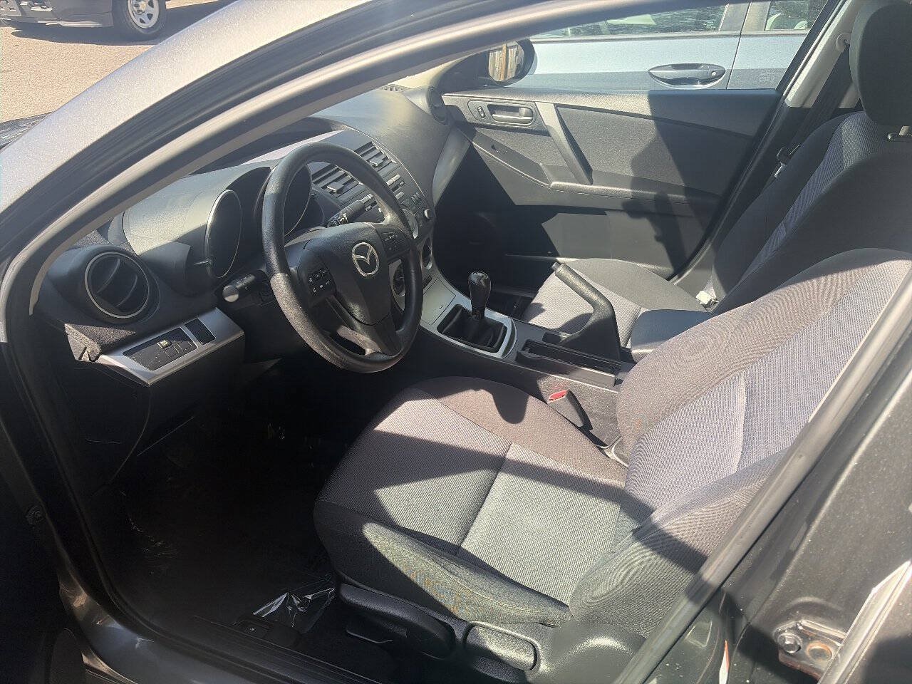 Used 2010 MAZDA MAZDA3 i Touring FWD image 5