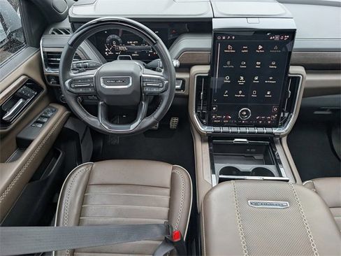 Used 2025 GMC Yukon Denali Ultimate image 9