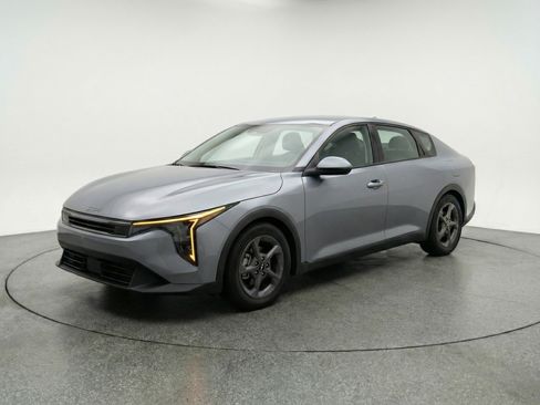 Used 2025 Kia K4 FWD image 3