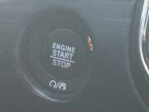 Used 2022 Jeep Grand Cherokee Laredo X image 11