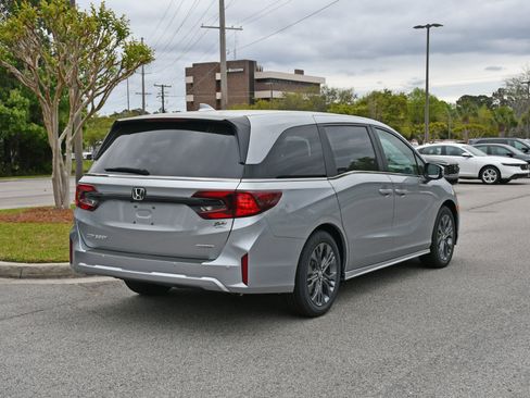 New 2026 Honda Odyssey Touring image 2