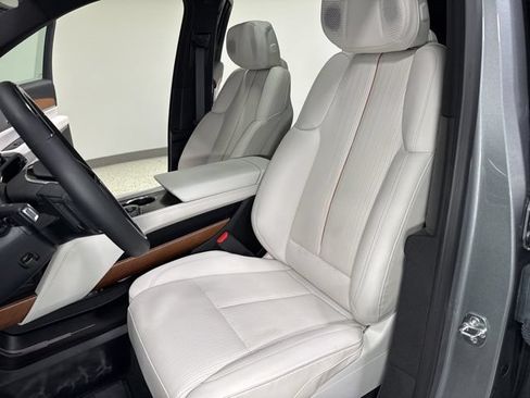 Used 2026 Cadillac Vistiq Sport w/ LPO, Floor Liner Package AWD/4WD image 15