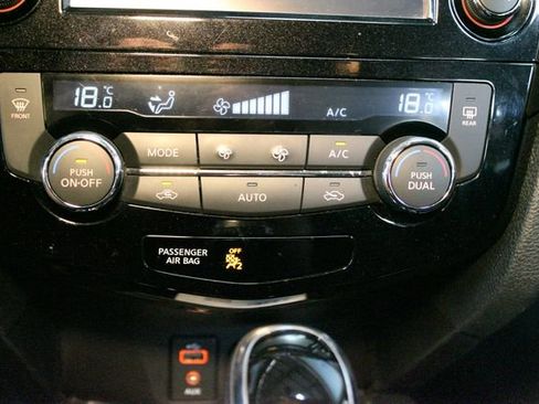 Used 2017 Nissan Rogue SV AWD/4WD image 27