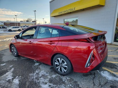 Used 2017 Toyota Prius Prime Premium image 5