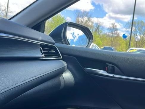 Used 2021 Toyota Camry XLE image 18