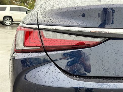 New 2025 Lexus ES 350 w/ Premium Package image 10