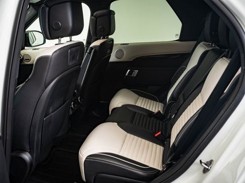 Used 2023 Land Rover Discovery S R-Dynamic image 33