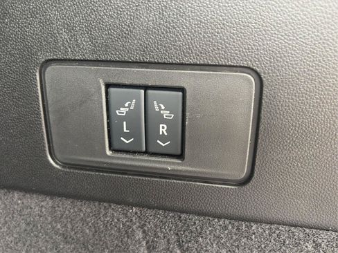 Used 2025 Cadillac XT6 Luxury AWD/4WD image 22