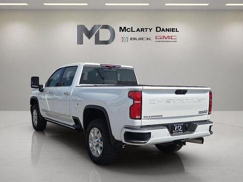 Certified 2025 Chevrolet Silverado 2500 High Country w/ Technology Package AWD/4WD image 13