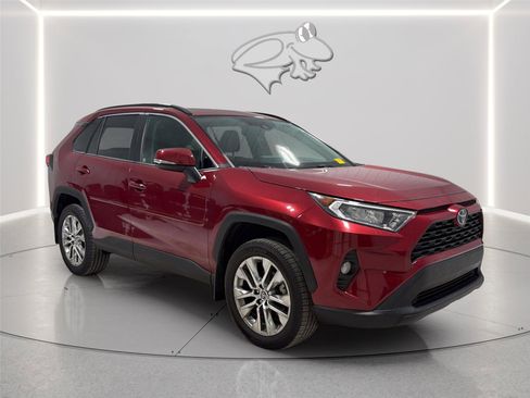 Used 2020 Toyota RAV4 XLE Premium AWD/4WD image 7
