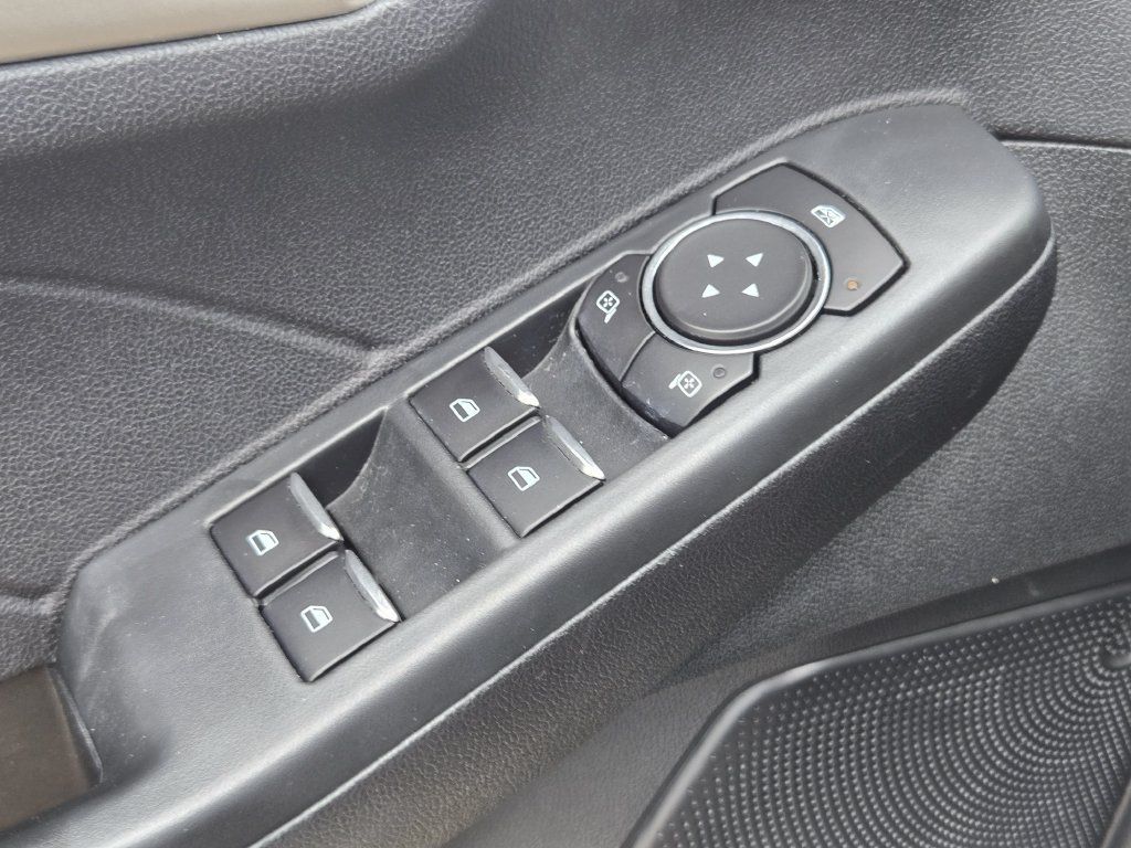 Used 2022 Ford Escape SEL w/ Technology Package FWD image 32