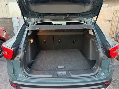 Used 2025 Chevrolet Trax LT w/ LT Convenience Package image 29