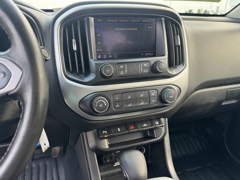 Used 2022 Chevrolet Colorado LT w/ Fleet Safety Package AWD/4WD image 19