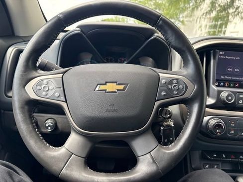 Used 2022 Chevrolet Colorado Z71 AWD/4WD image 16