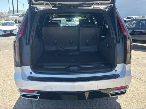 Certified 2023 Cadillac Escalade ESV Premium Luxury AWD/4WD image 32
