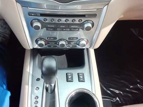 Used 2019 Nissan Pathfinder SL w/ SL Premium Package FWD image 9