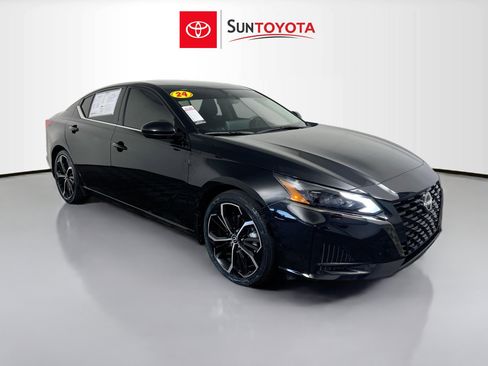 Used 2024 Nissan Altima 2.5 SR w/ SR Premium Package FWD image 1