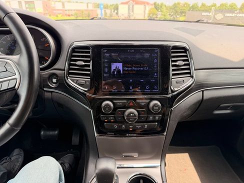 Used 2020 Jeep Grand Cherokee Limited AWD/4WD image 23