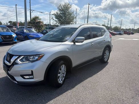 Used 2018 Nissan Rogue SV w/ Premium Package FWD image 3