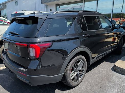 Used 2026 Ford Explorer ST-Line w/ ST-Line Street Pack RWD image 4