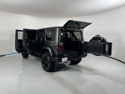 Used 2021 Jeep Wrangler Unlimited Sahara w/ Cold Weather Group AWD/4WD image 26