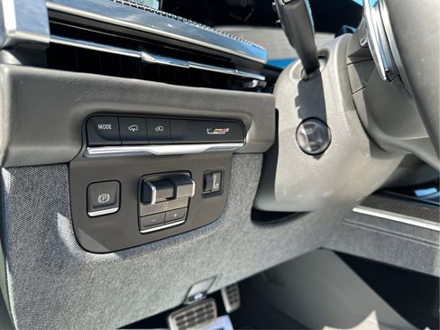 Certified 2025 Cadillac Escalade V w/ LPO, Floor Liner Package AWD/4WD image 20