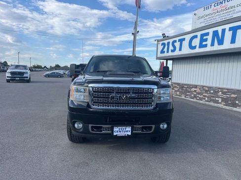 Used 2011 GMC Sierra 2500 Denali w/ Suspension Package, Off-Road AWD/4WD image 5