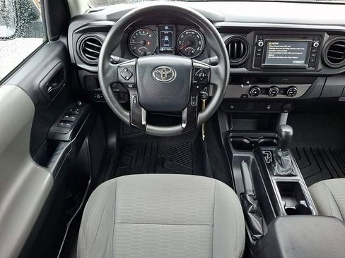 Used 2018 Toyota Tacoma SR w/ SR Convenience Package image 12