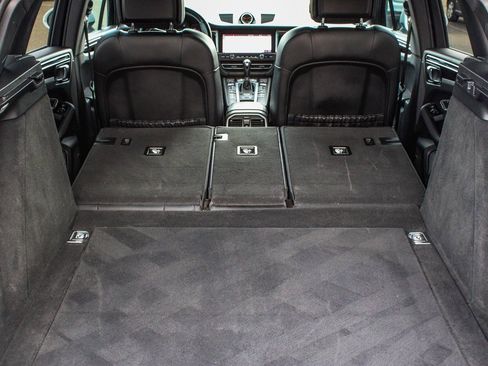 Used 2020 Porsche Macan Base image 45