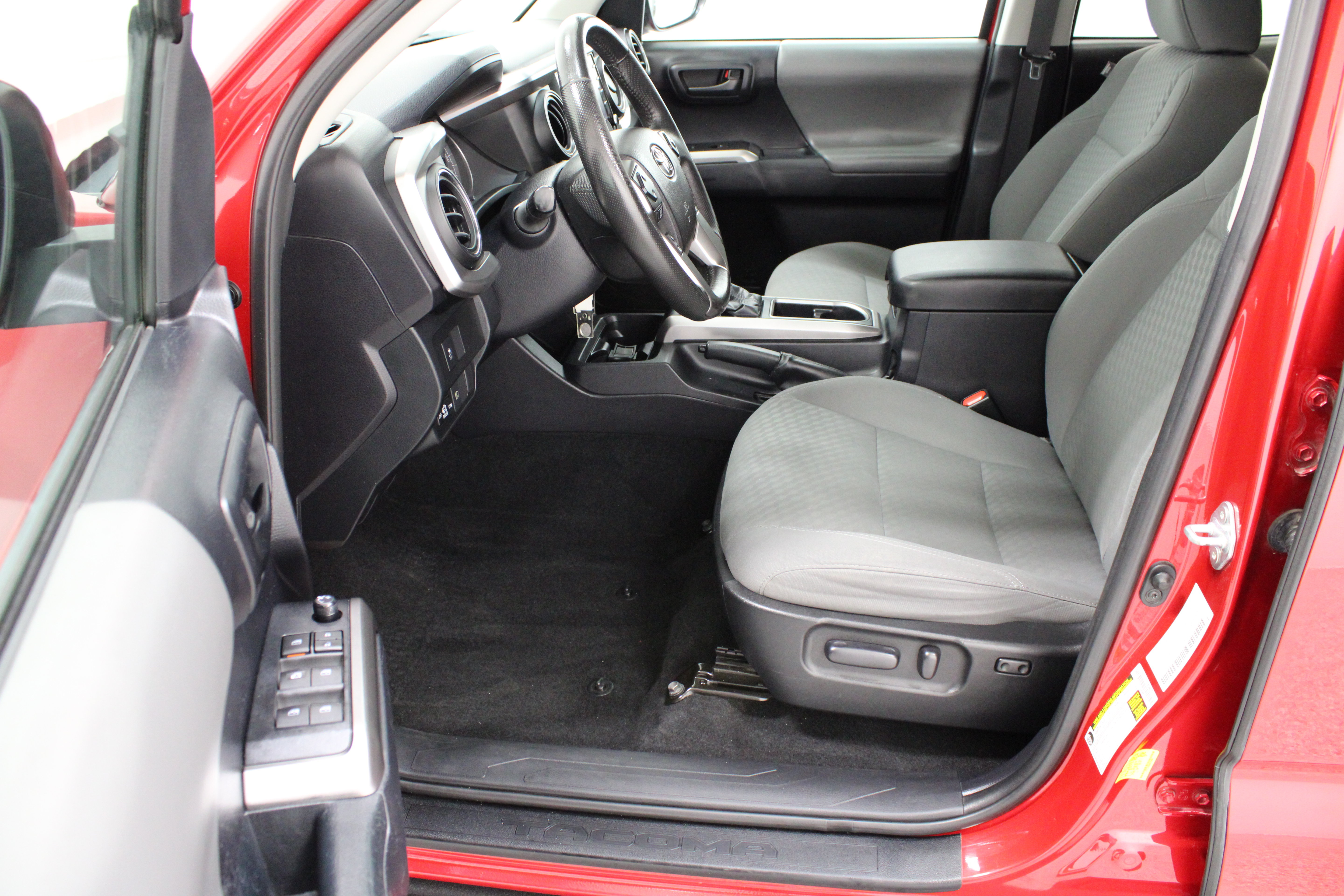 Used 2021 Toyota Tacoma SR5 AWD/4WD image 15