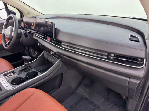 Used 2025 Kia Carnival EX image 14