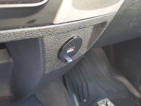 Used 2015 RAM 2500 Tradesman w/ Chrome Appearance Group AWD/4WD image 30