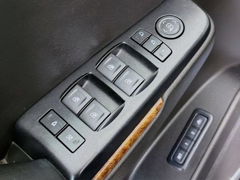Used 2018 Chevrolet Tahoe Premier RWD image 20