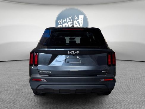 Used 2023 Kia Sorento LX AWD/4WD image 5
