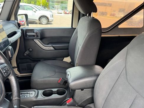Used 2017 Jeep Wrangler Sport AWD/4WD image 7