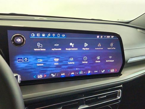 Used 2025 Chevrolet Traverse LT w/ Driver Confidence Package image 43