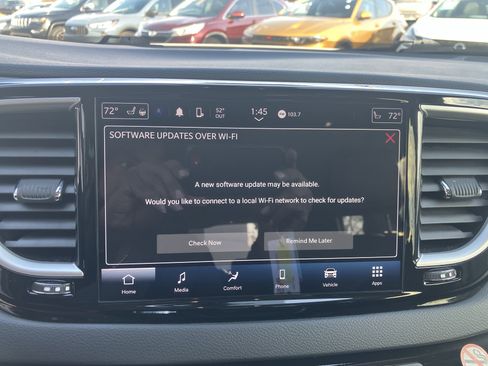 Used 2024 Chrysler Pacifica Touring-L image 28