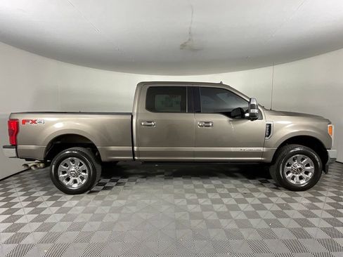 Used 2019 Ford F250 Lariat w/ Lariat Ultimate Package AWD/4WD image 2