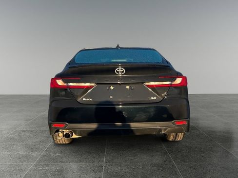 Used 2025 Toyota Camry SE image 6