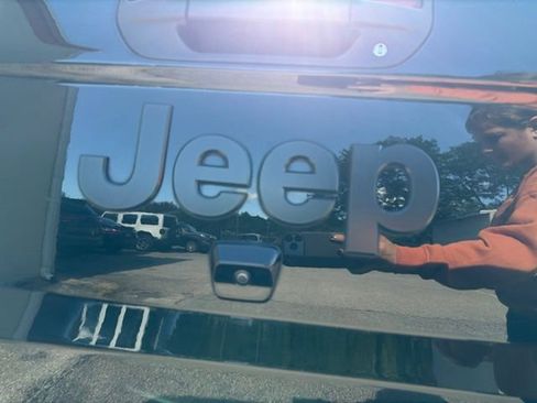 Used 2021 Jeep Gladiator Sport AWD/4WD image 9