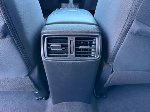 Used 2019 Nissan Rogue S image 18